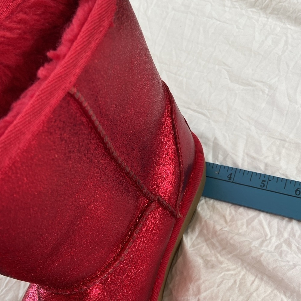 Womens Short classic ll Uggs red metallic size 4​​​​​​ - Picture 11 of 11